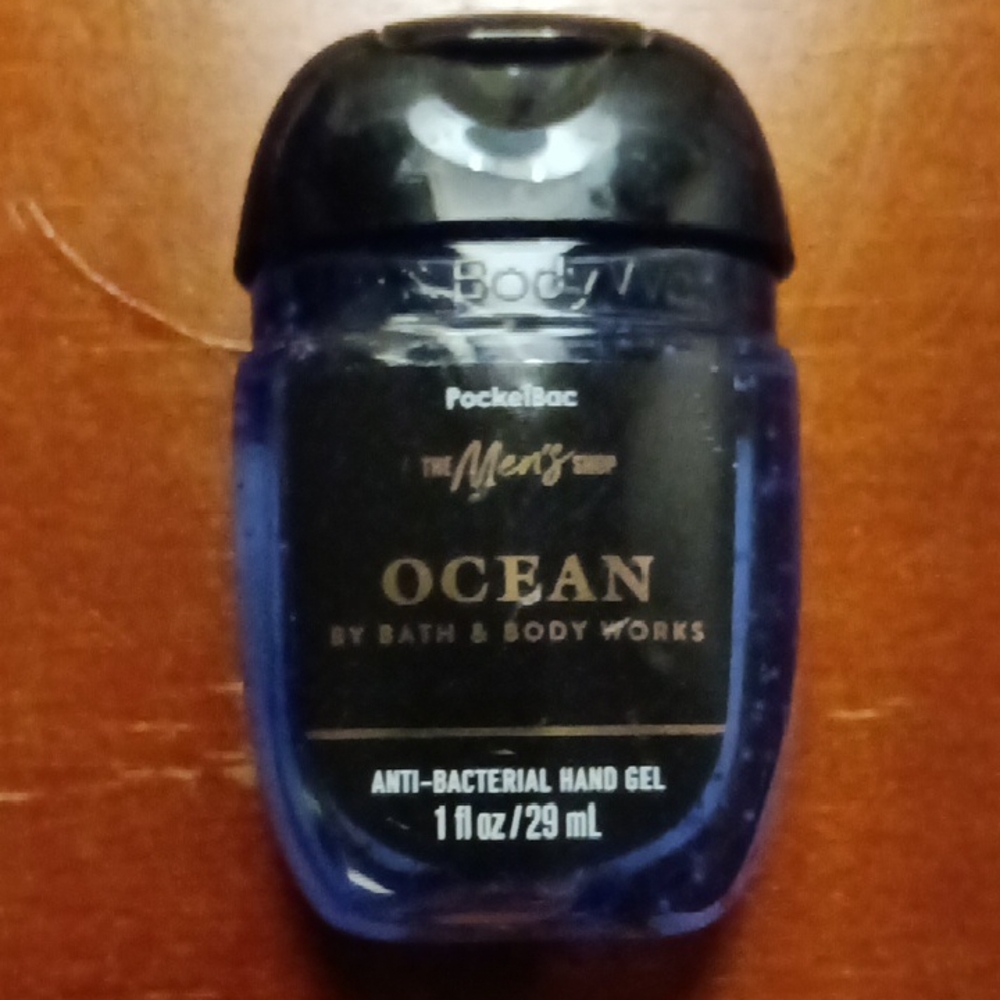 Bath & Body Works Ocean Anti-Bacterial Hand Gel - Deep Blue - Picture 3 of 3